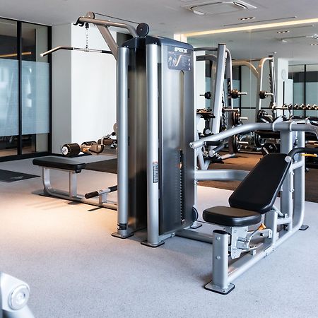 Oakwood Suites Yokohama Yokohama  Eksteriør billede A gym