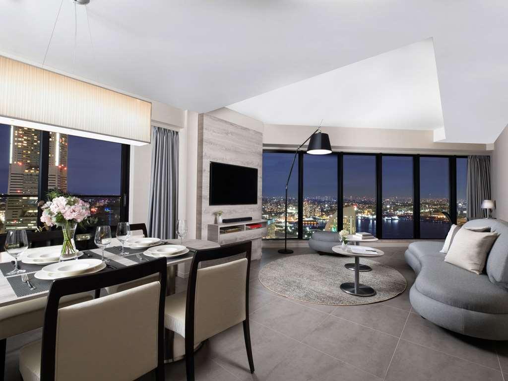 Oakwood Suites Yokohama Yokohama  Værelse billede A suite at The Ritz-Carlton, Tokyo
