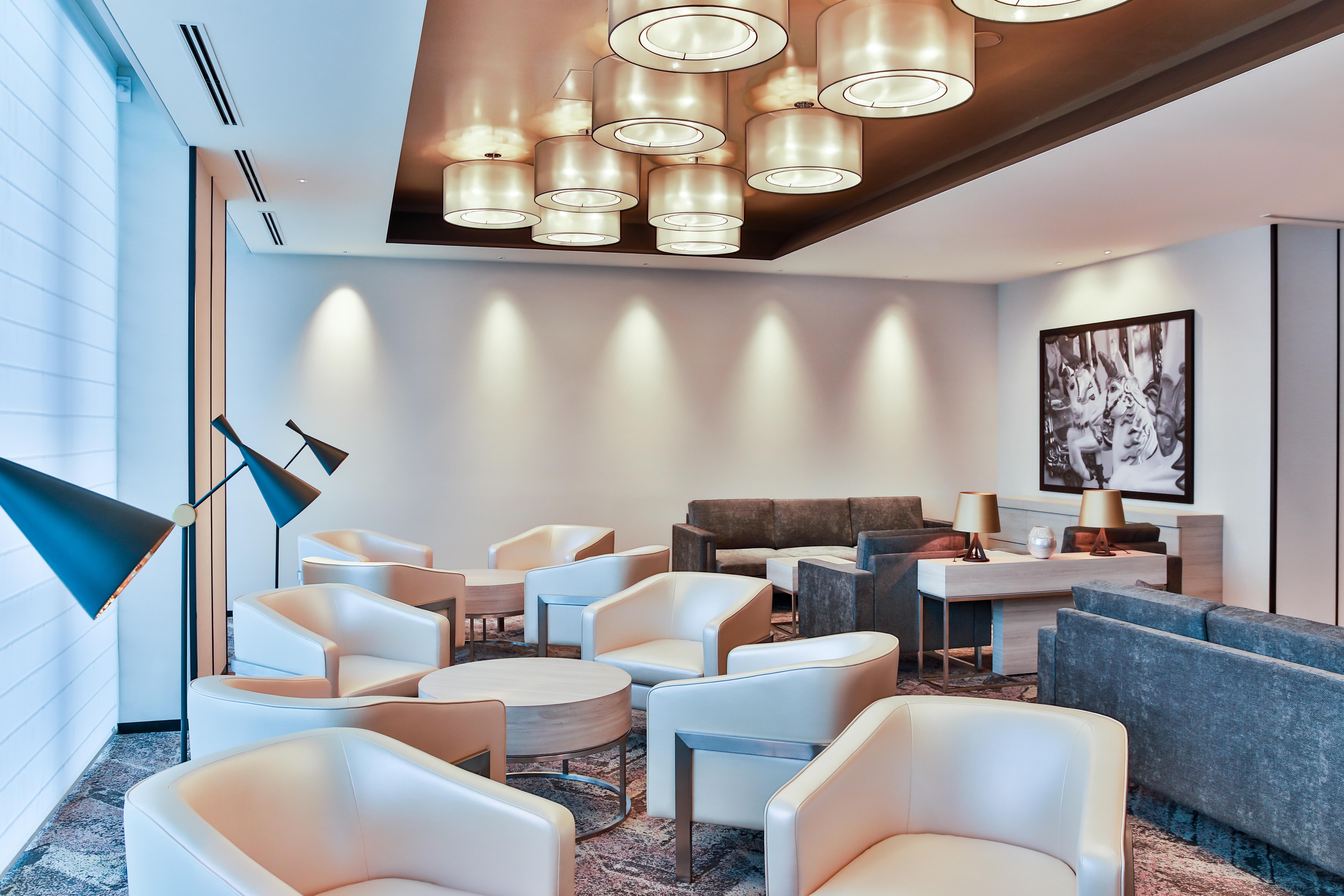 Oakwood Suites Yokohama Yokohama  Eksteriør billede The lounge at the airport